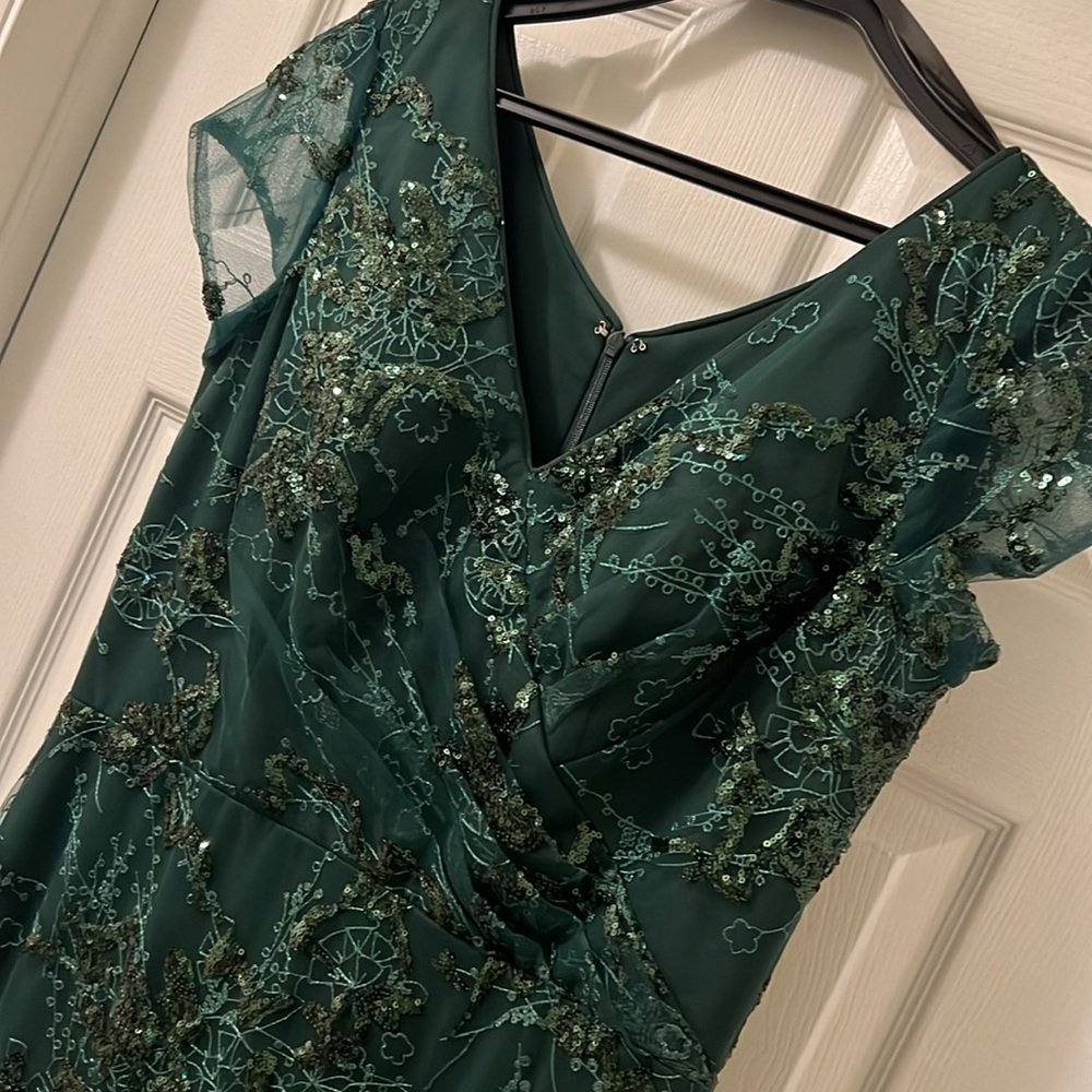 Beautiful Christina Wu dress. Worn once for a red carpet event for work.